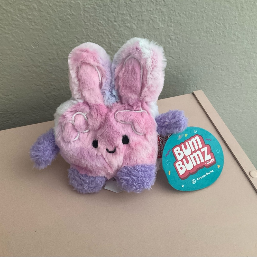 BNWT Petra the Peace Sign BumBumz